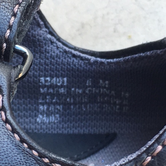 Clark’s Mules Black Sz 6 w/ Velcro strap - Picture 5 of 5